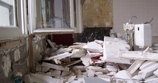Демонтаж хрущевки в Чехове - удаление старых полов и стен по выгодной цене от 1778 рублей.